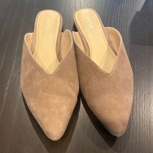 Joe’s Jeans. Tan mule. Size 7.